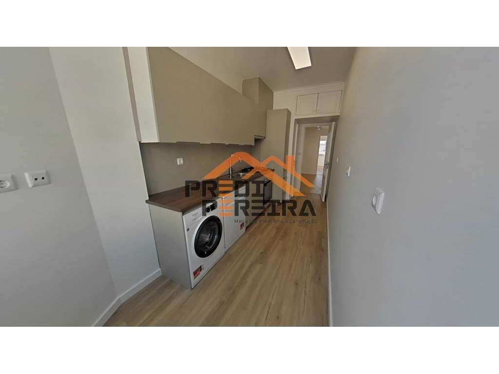 Reservado!
T3 luminoso e espaçoso, situado na Póvoa de Santo Adrião. - Grande imagem: 4/27