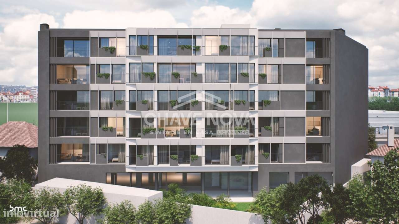 Apartamento T1 com varanda, garagem e elevador-10