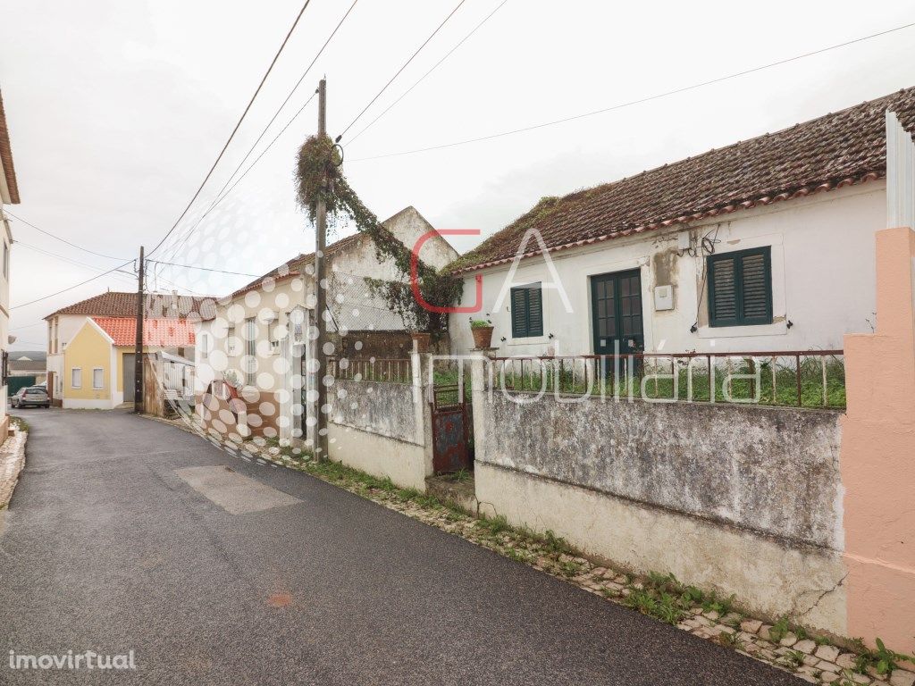 Moradia para recuperar em Cabanas de Chão - Abrigada