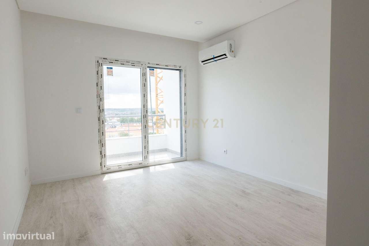 T2 e T3 COM TERRAÇOS, CHURRASQUEIRA  E JARDIM EM CONDOMINIO PRIVADO-18