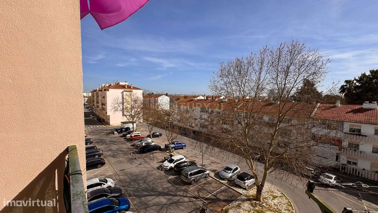 Excelente T4 no Montijo com Garagem e Arrecadação.-16