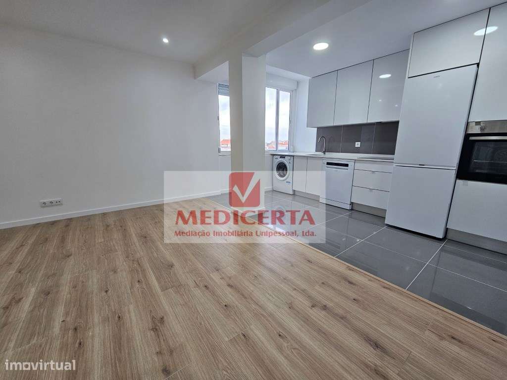 Amadora- Damaia-Cima T3 (85m2) Totalmente remodelado - Grande imagem: 3/18