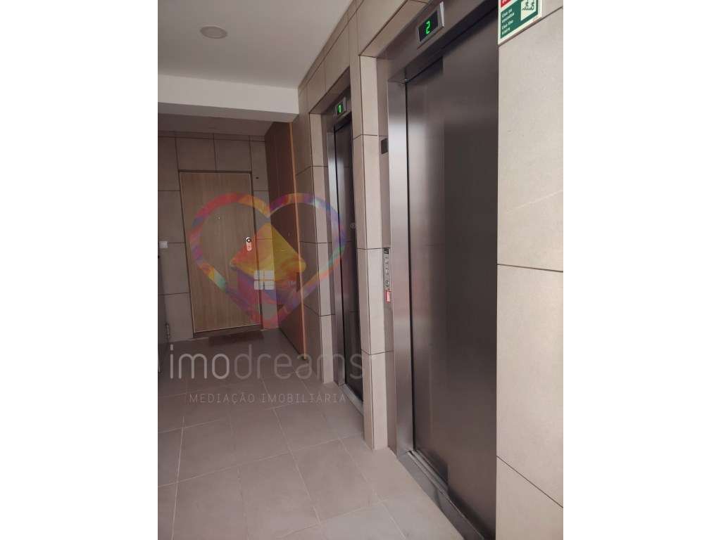 Apartamento T2 , Ultimo Piso, com vista Rio Tejo em Vialonga - Lisboa-25