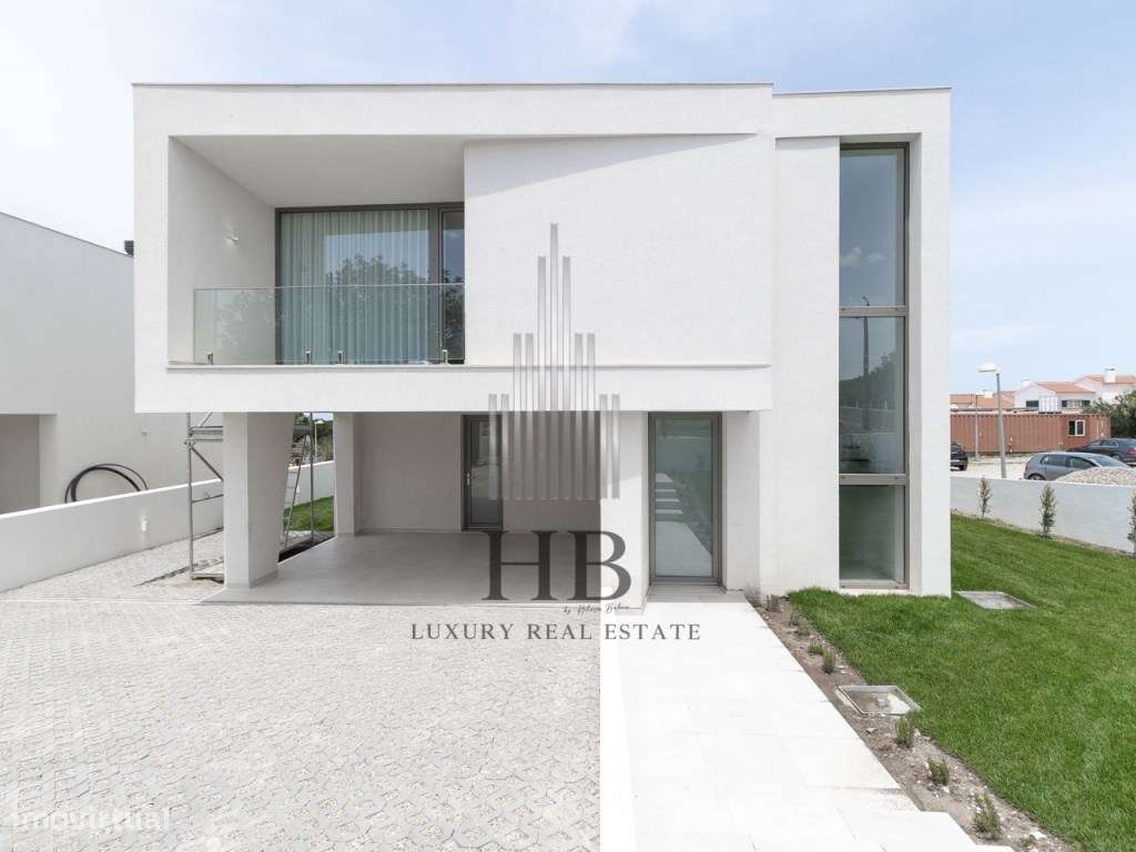 Moradia T3 de Luxo NOVA com Jardim e Piscina | Gouveia | Sintra-23