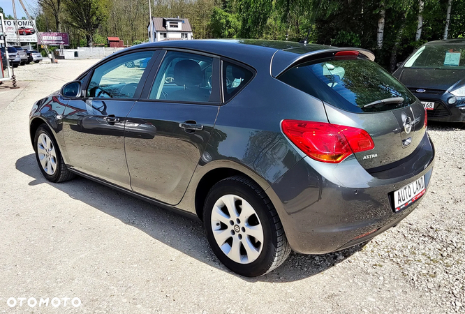 Opel Astra IV 1.6 Essentia - 14