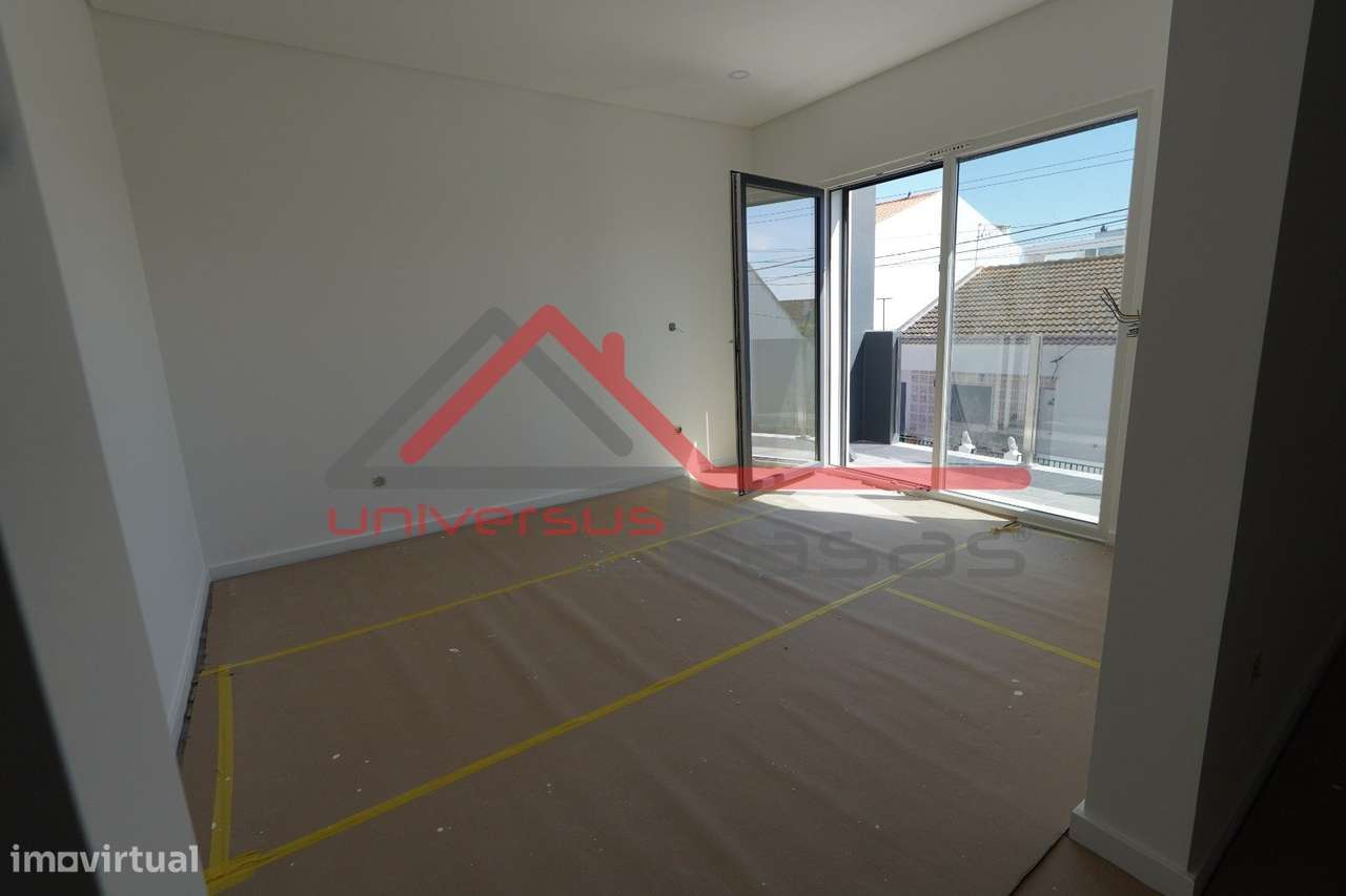 Moradia Nova Geminada V3 com Gargem e Anexo Alto Estanqueiro - Montijo-12