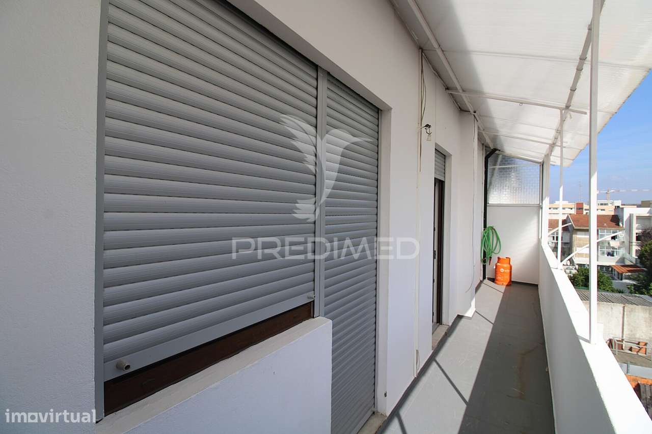 T3 com varandas em todas as divisões junto à Areosa - Grande imagem: 5/28