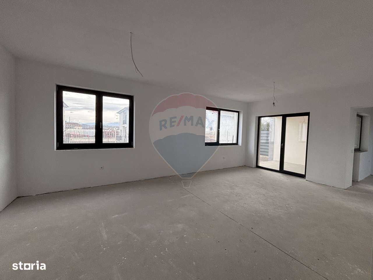 Casă / Vilă cu 4 camere de vânzare-0