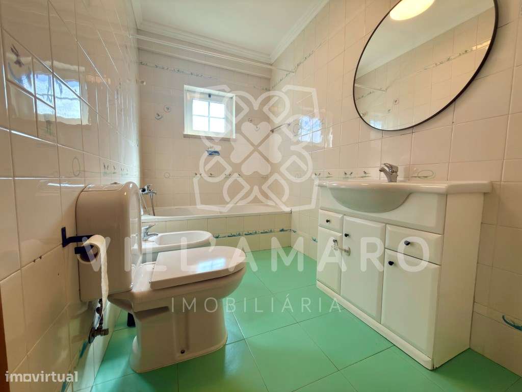 Apartamento T3 com Varanda, Arrecadação e Parqueamento-14