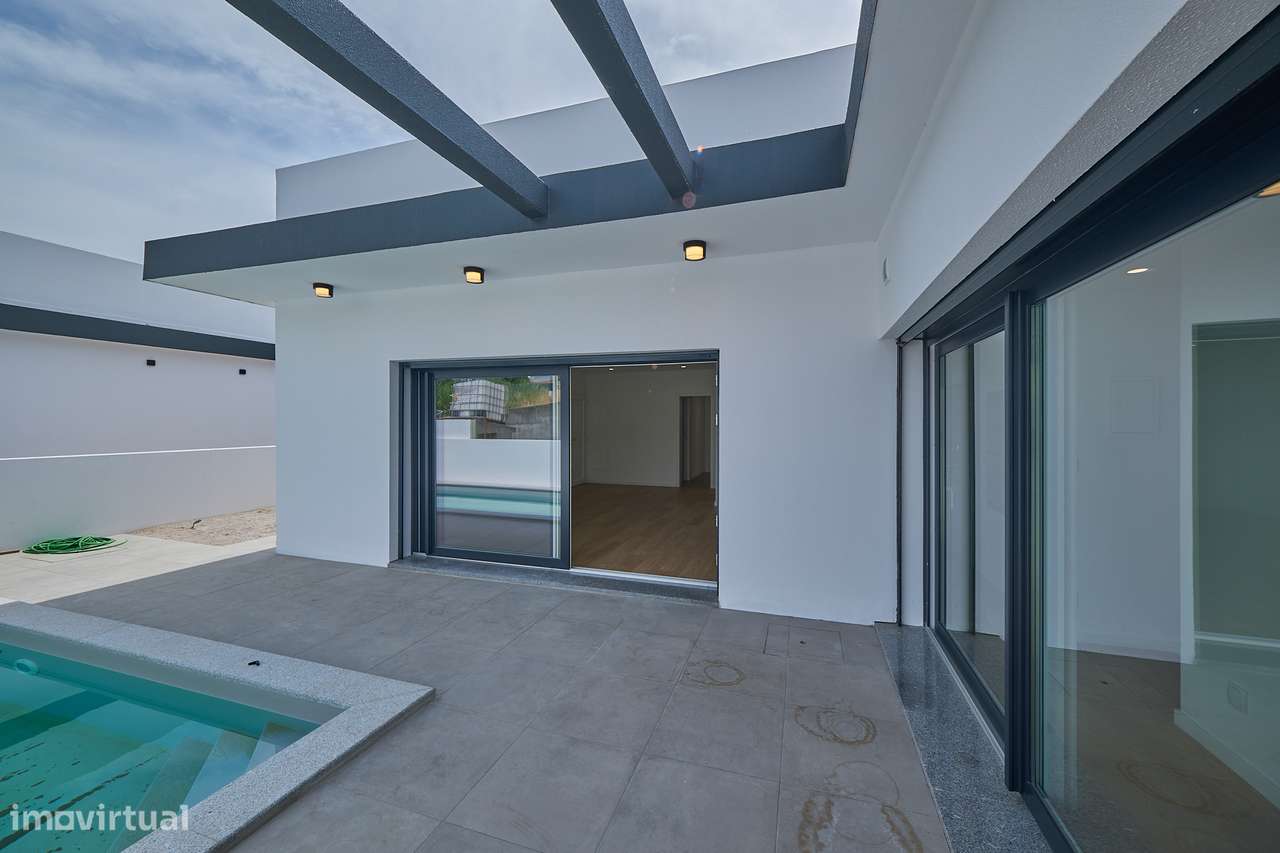 Moradia Térrea V3+1 c/Piscina - Fernão Ferro-33