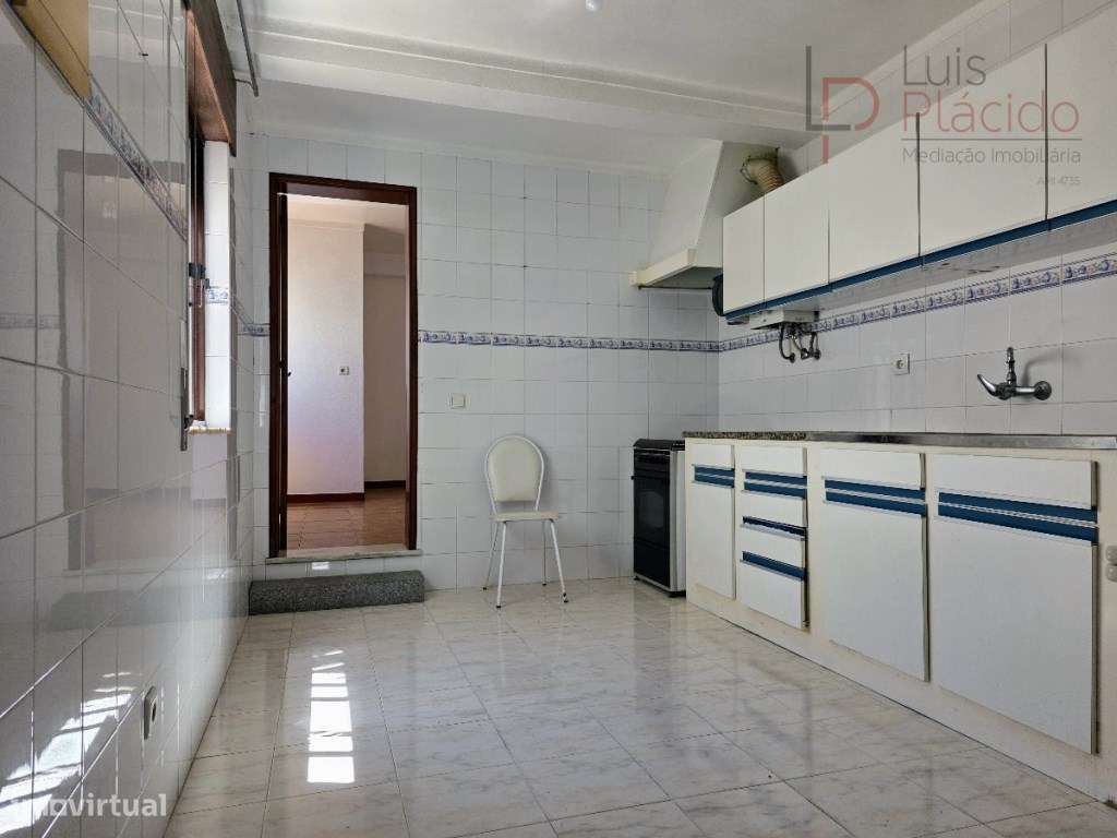 Moradia com 5 Quartos c/ Garagem + Anexo T1-41