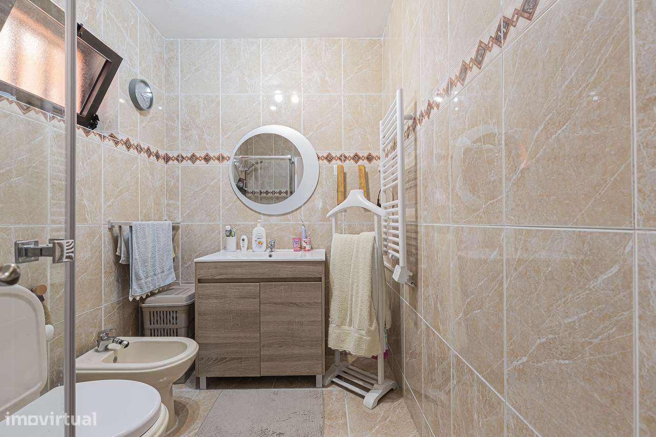 Apartamento de 4 assoalhadas no centro da Moita-24