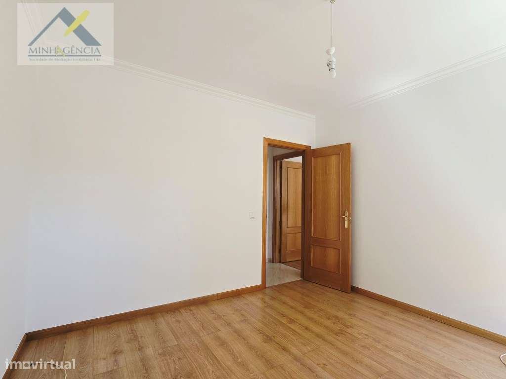 Apartamento T2 com arrecadação no Bairro Afonso Costa em Setúbal-13