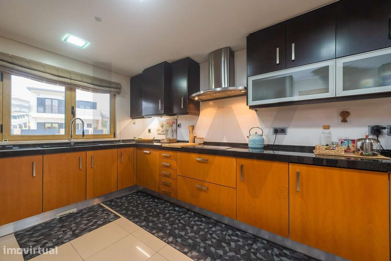 Moradia T4+1 em Agualva-Cacém – Conforto, Qualidade e Vista Desafogada-18