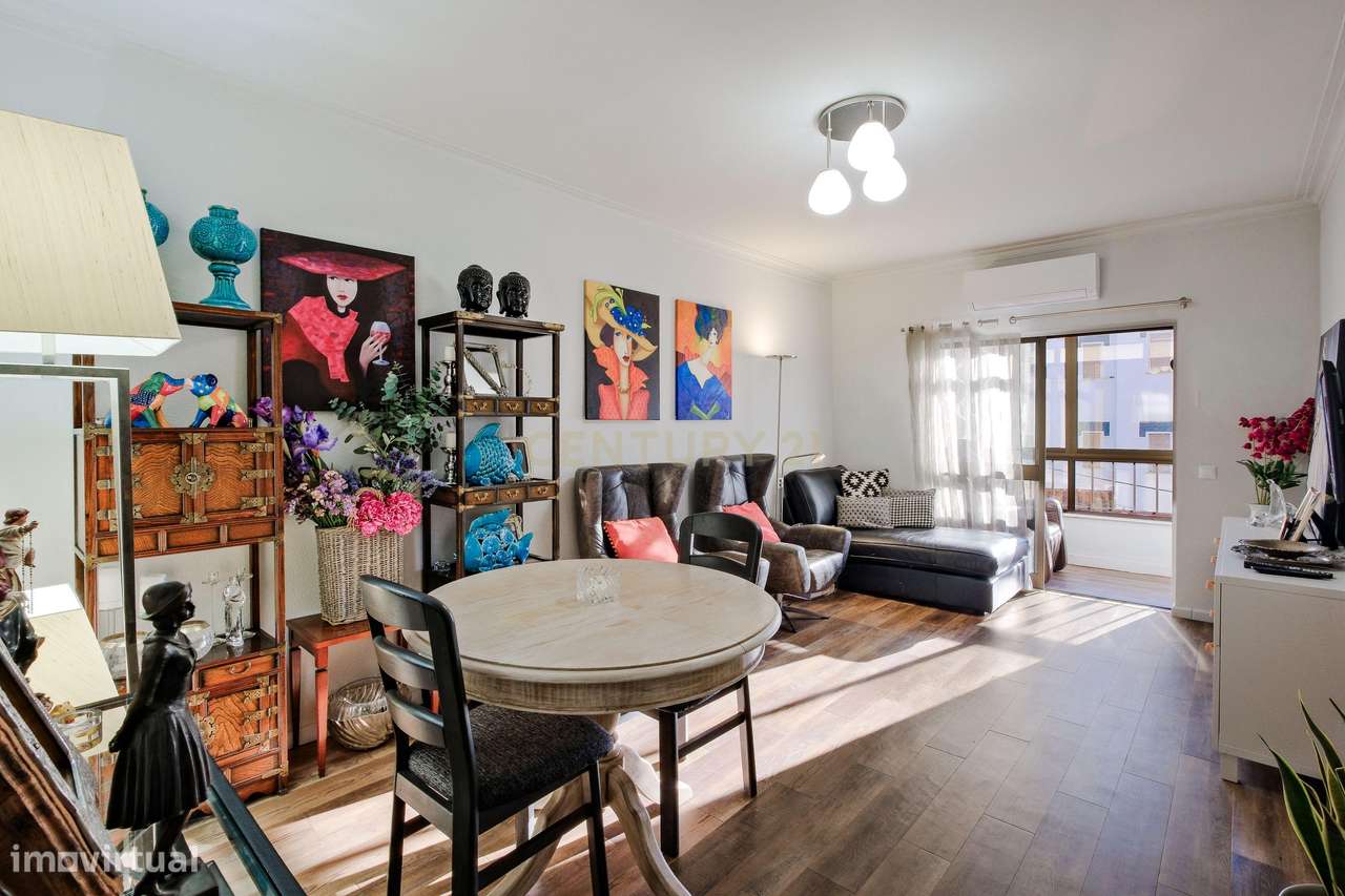 Encantador T1 na Linha de Cascais a 7 minutos a pé da praia com lugar - Grande imagem: 2/19