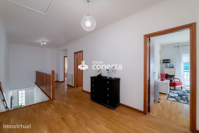 Moradia Geminada T4 com churrasqueira na Marinha Grande - Leiria-40