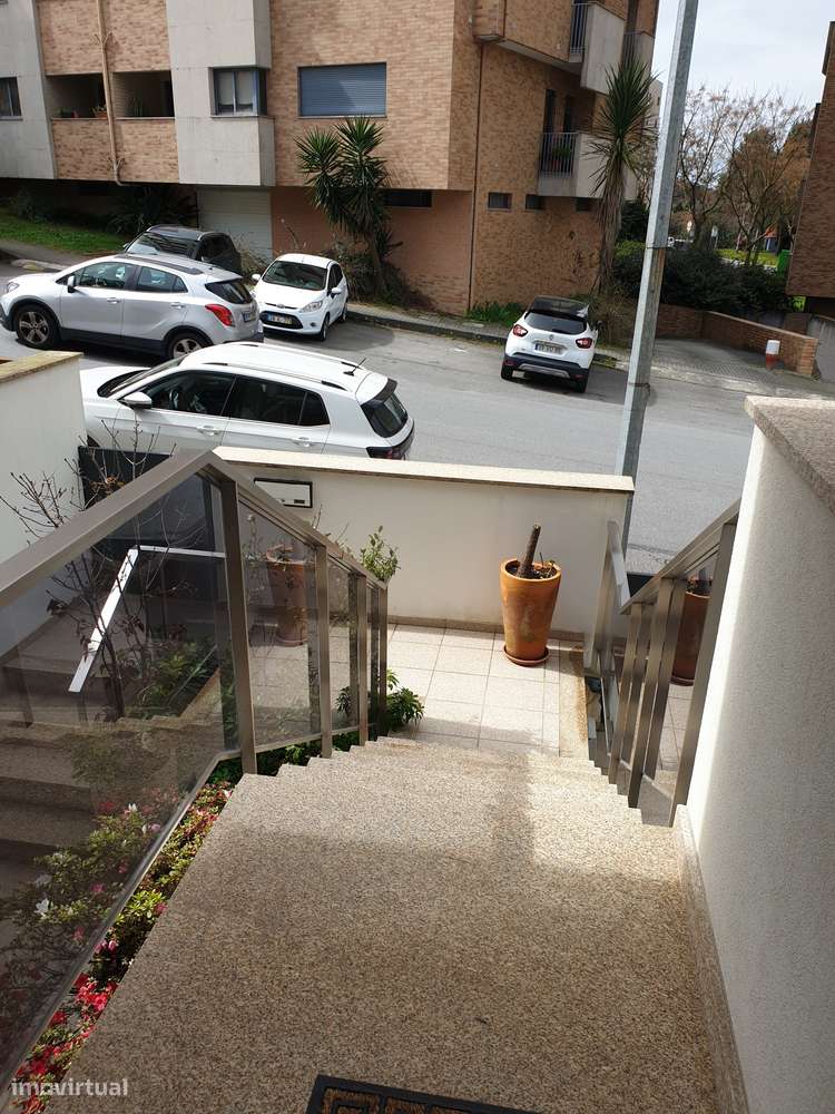 Semi-detached bifamily house — Moradia geminada bifamiliar - Grande imagem: 4/15