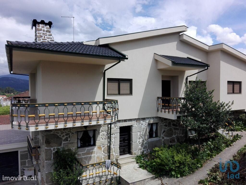 Casa / Villa T6 em Braga de 397,00 m2