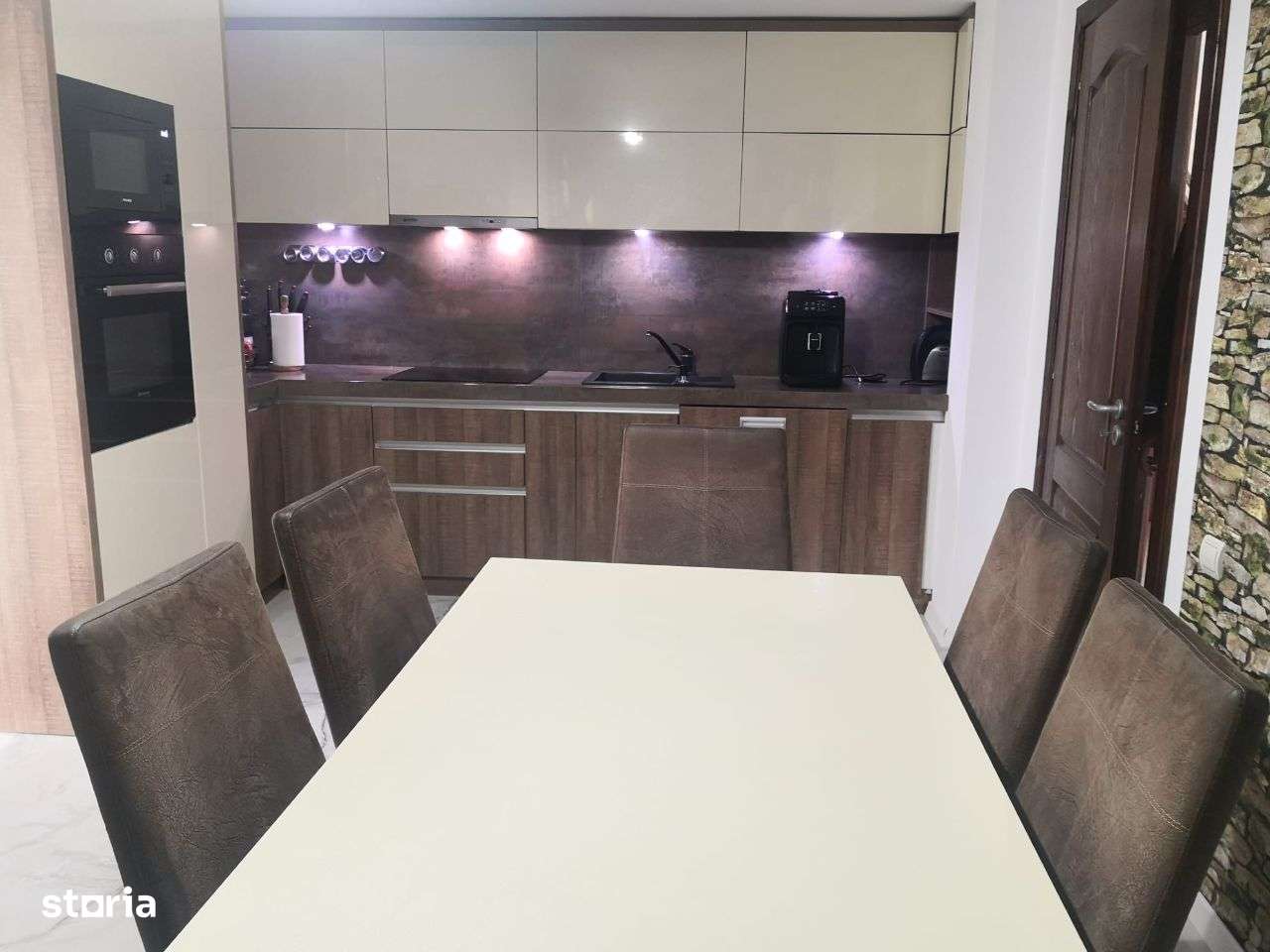 Casa zona Zavoi, suprafata utila 300mp, suprafata teren 288mp - Imagine principală: 5/20