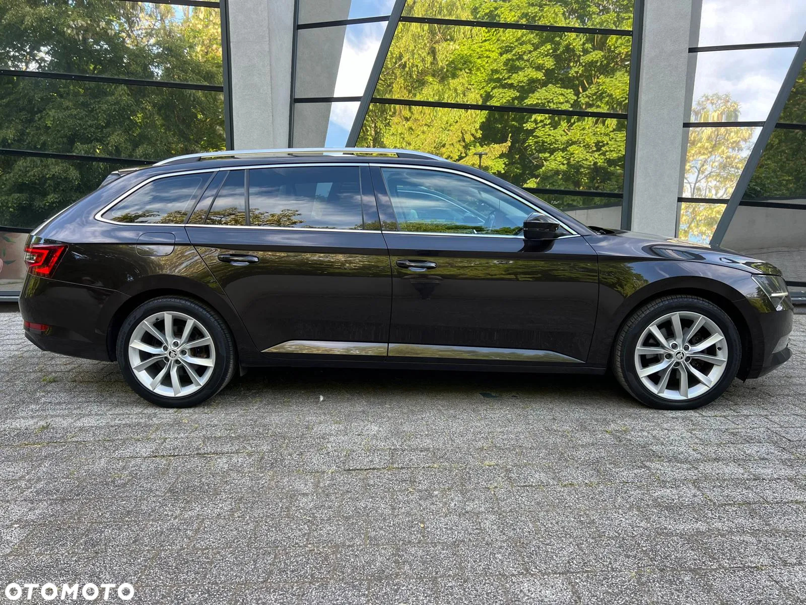 Skoda Superb Combi 2.0 TDI DSG Ambition - 11