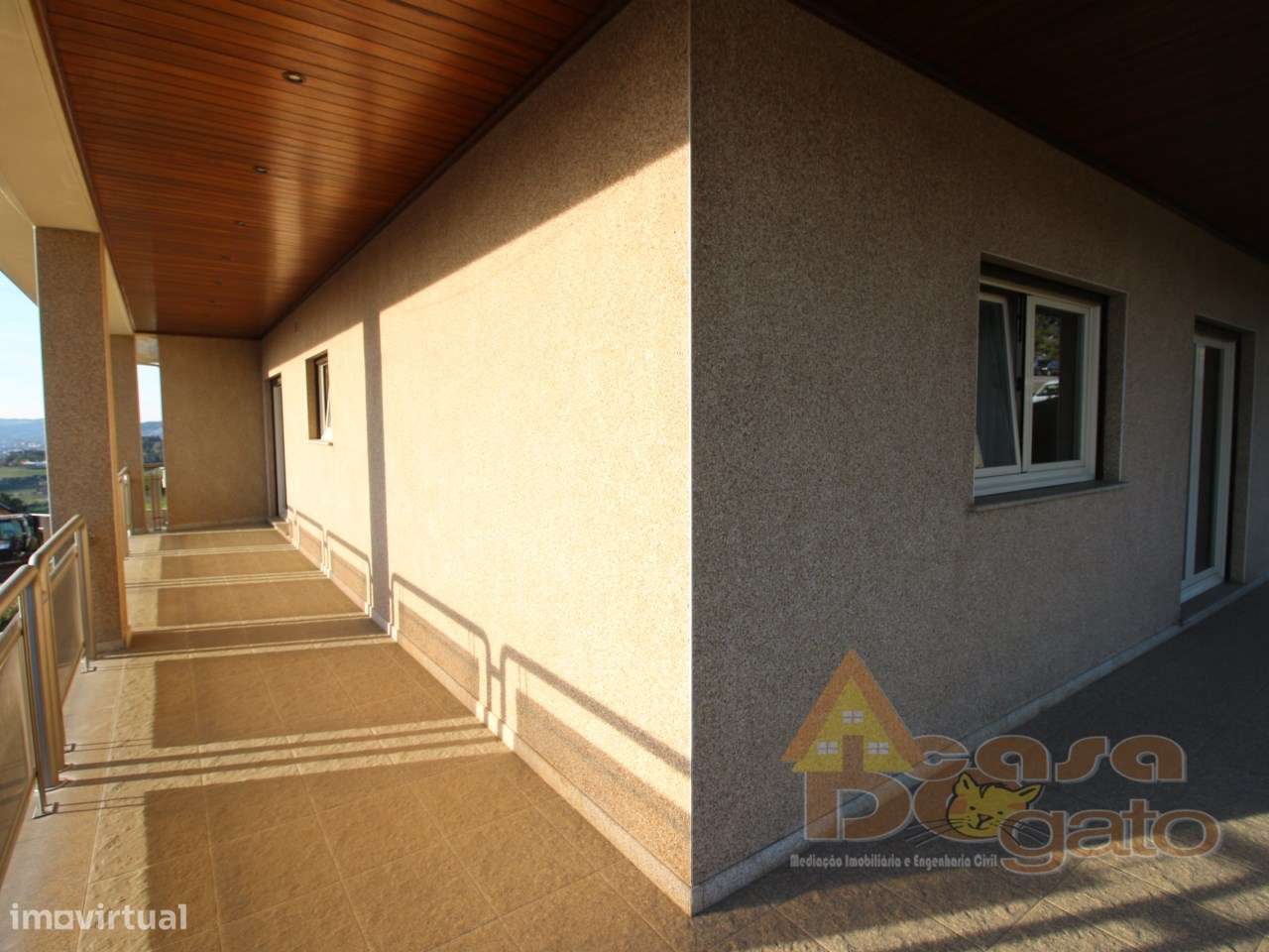 Moradia de 4 frentes com cave de 700 M2-48