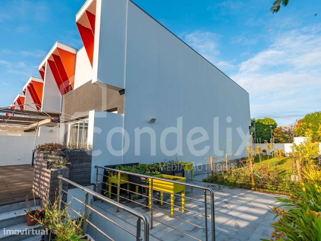 Moradia T3 com terraço, piscina e decoração de autor, Madalena-53