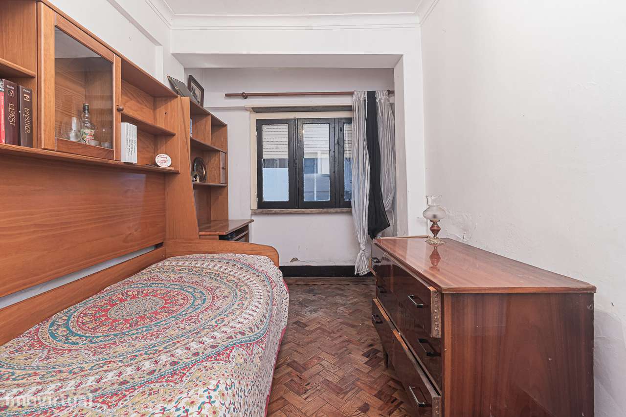 Apartamento T3 com Quintal na Amadora-21