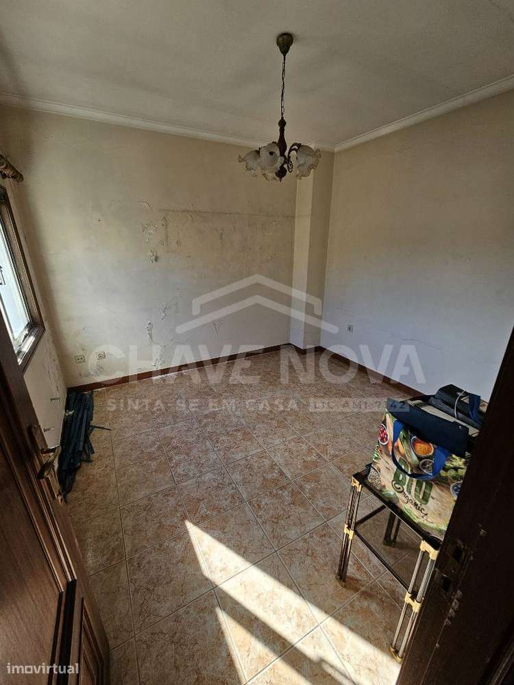 Moradia Bi familiar V4 c/ 2 Espaços Comerciais em Grijó - Grande imagem: 5/25