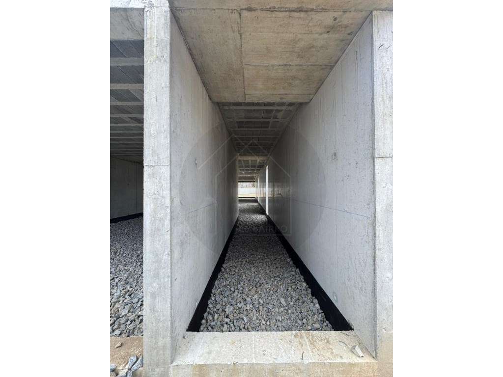 Moradia T3 Térrea de Arquitetura Contemporânea com Jardim Privativo...-9