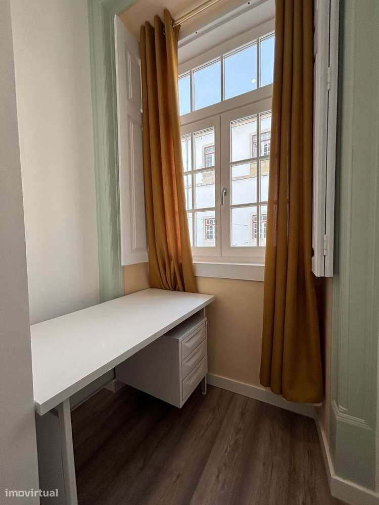 Suites topo de gama , a estrear, na Rua da Sofia - Grande imagem: 4/9