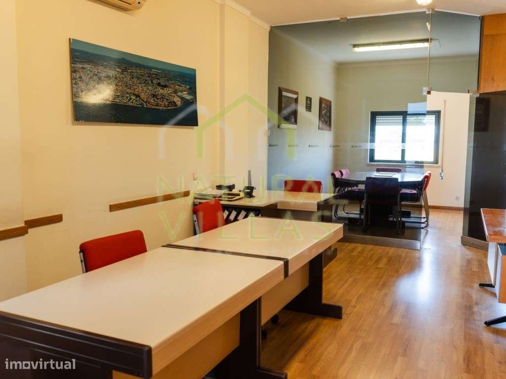 Escritório mobilado e equipado na Cidade de Faro - Grande imagem: 2/3