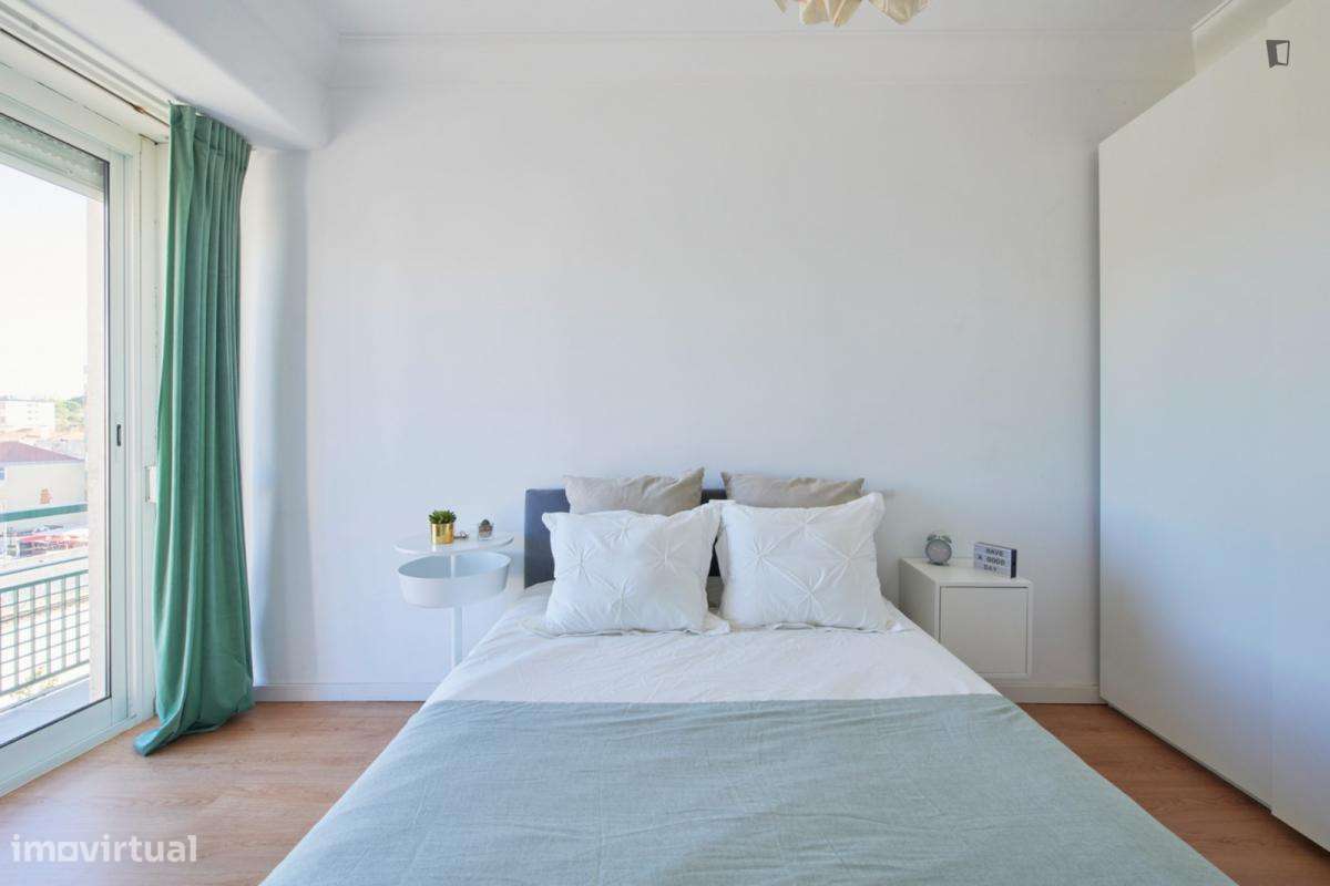 Quarto - localizado em Roma-Areeiro Lisbon - Grande imagem: 3/16