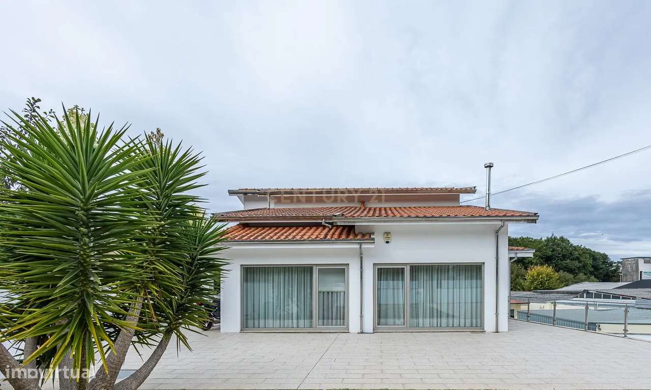 Moradia T4 - Vila de Cucujães - Oliveira de Azeméis-3