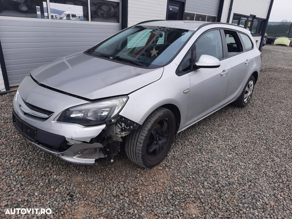 Dezmembrez Opel Astra J - 1