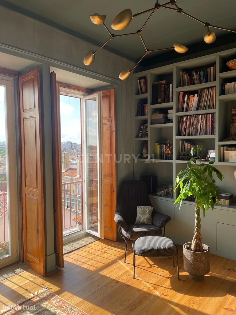 Encantador Apartamento T3 com Vista Deslumbrante em Lisboa
