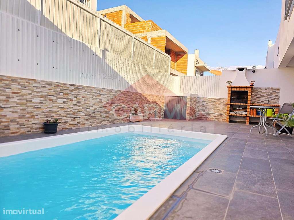 Moradia T3 em Atalaia, Montijo, com garagem, sótão e piscina. (Ofer... - Grande imagem: 1/40