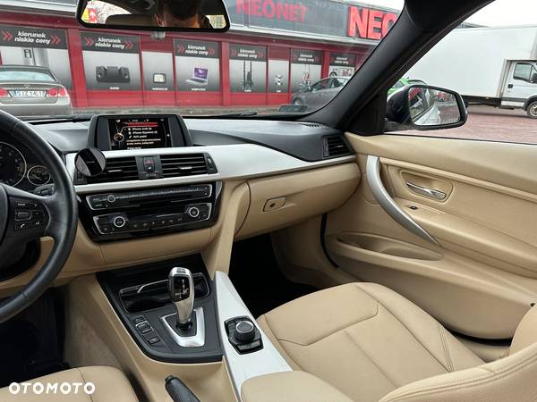 BMW Seria 3 320i Luxury Line - 36