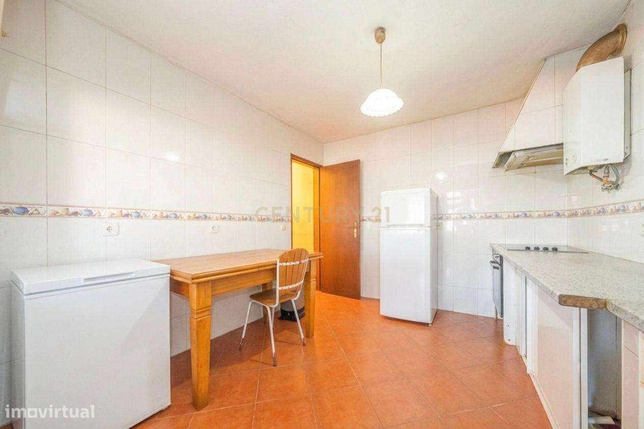 Moradia T2 com Terraço, Quintal e Vista Rio no Casal das Figueiras, Se-14