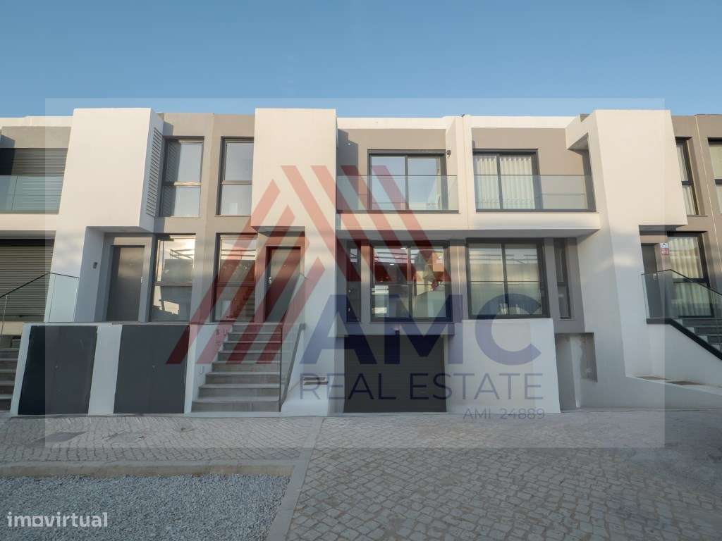 VENDE-SE MORADIA T3 NOVA COM PISCINA PRIVATIVA E GARAGEM-5