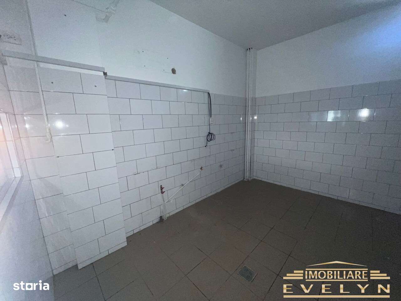 De Vanzare Spatiu Comercial, Zona Imparat Traian ( la 2 min. de MALL-4