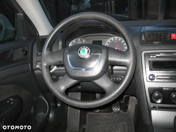 Skoda Octavia 1.6 Ambiente - 12