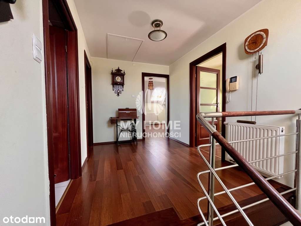 Przestronny Dom z Fotowoltaiką i Ogrodem-13