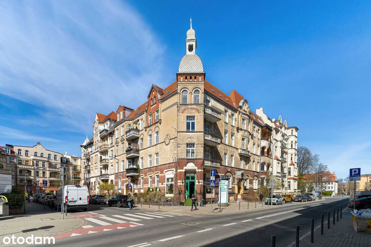 Trzystronne, z balkonem i piwnicą, przy tramwaju-19