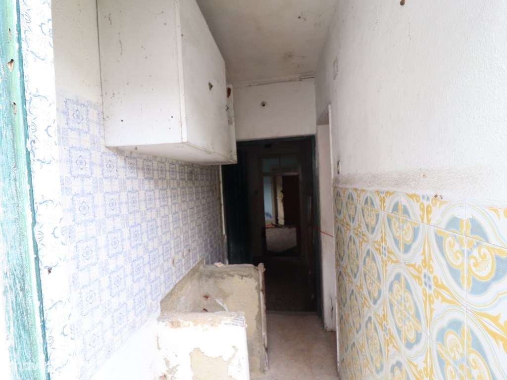 Duas moradias geminadas à venda na rua Miguel Bombarda, Barreiro-34