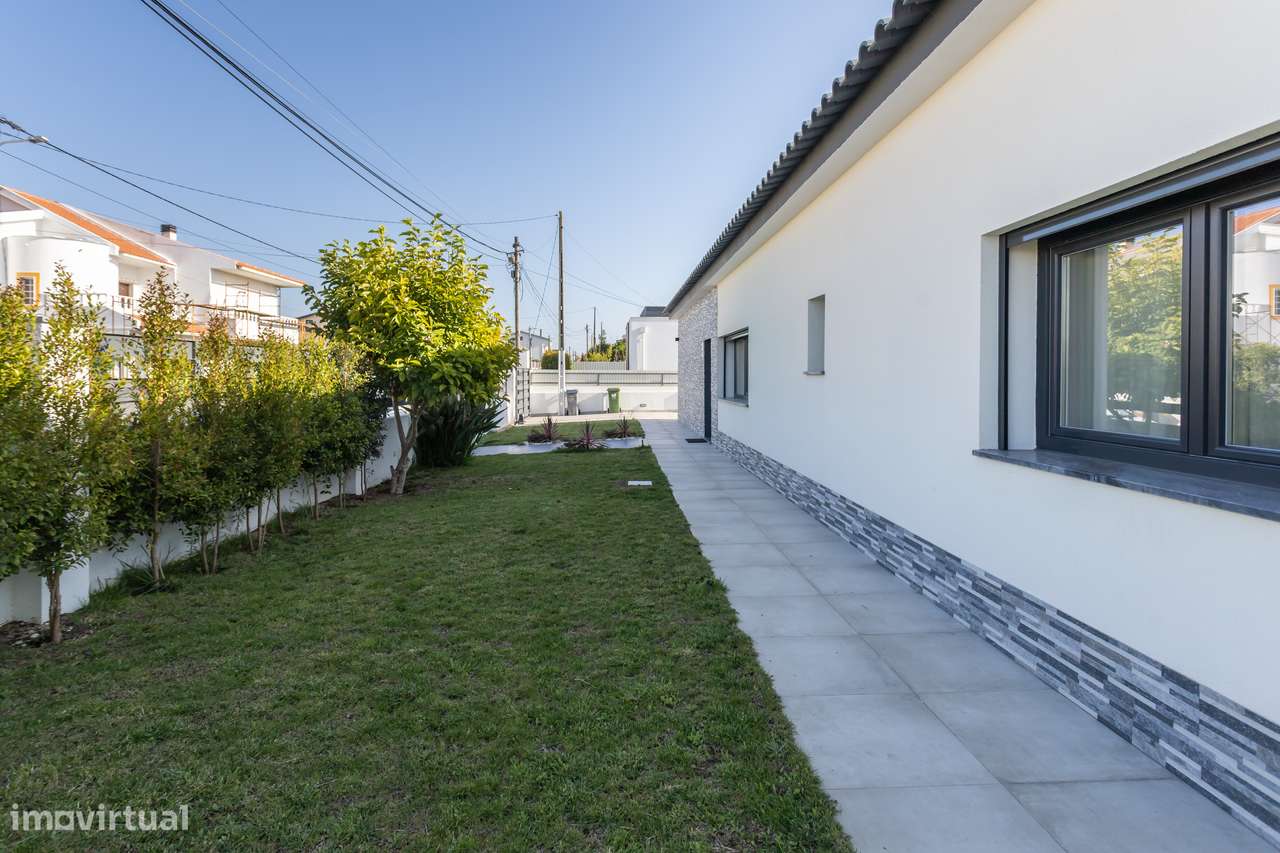 Fantástica moradia isolada T4 em Fernão Ferro-29