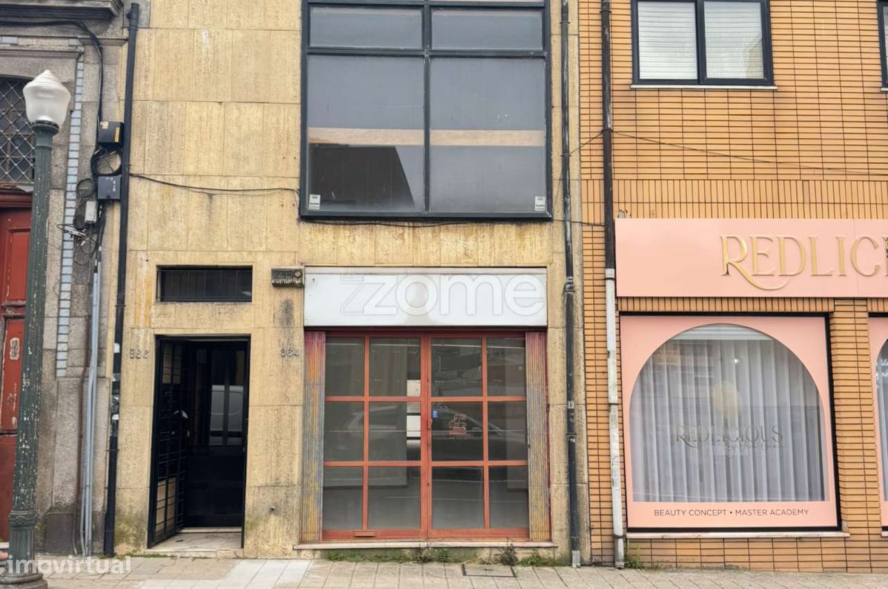 Loja no R/Ch Logradouro e Cave, na Rua Santos Pousada – Porto. - Grande imagem: 1/26
