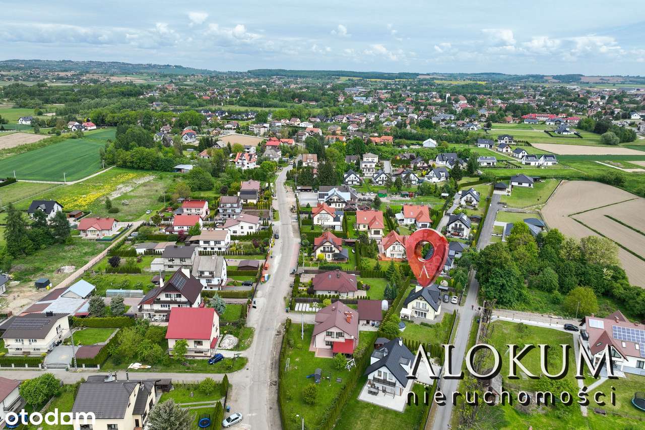 Komfortowy i jasny dom w pobliżu ścisłego centrum Gdowa.-19