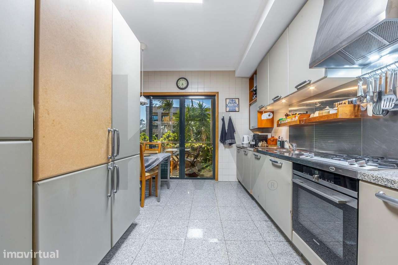 "T3 de Luxo no Prestigiado Villa Restelo"-23