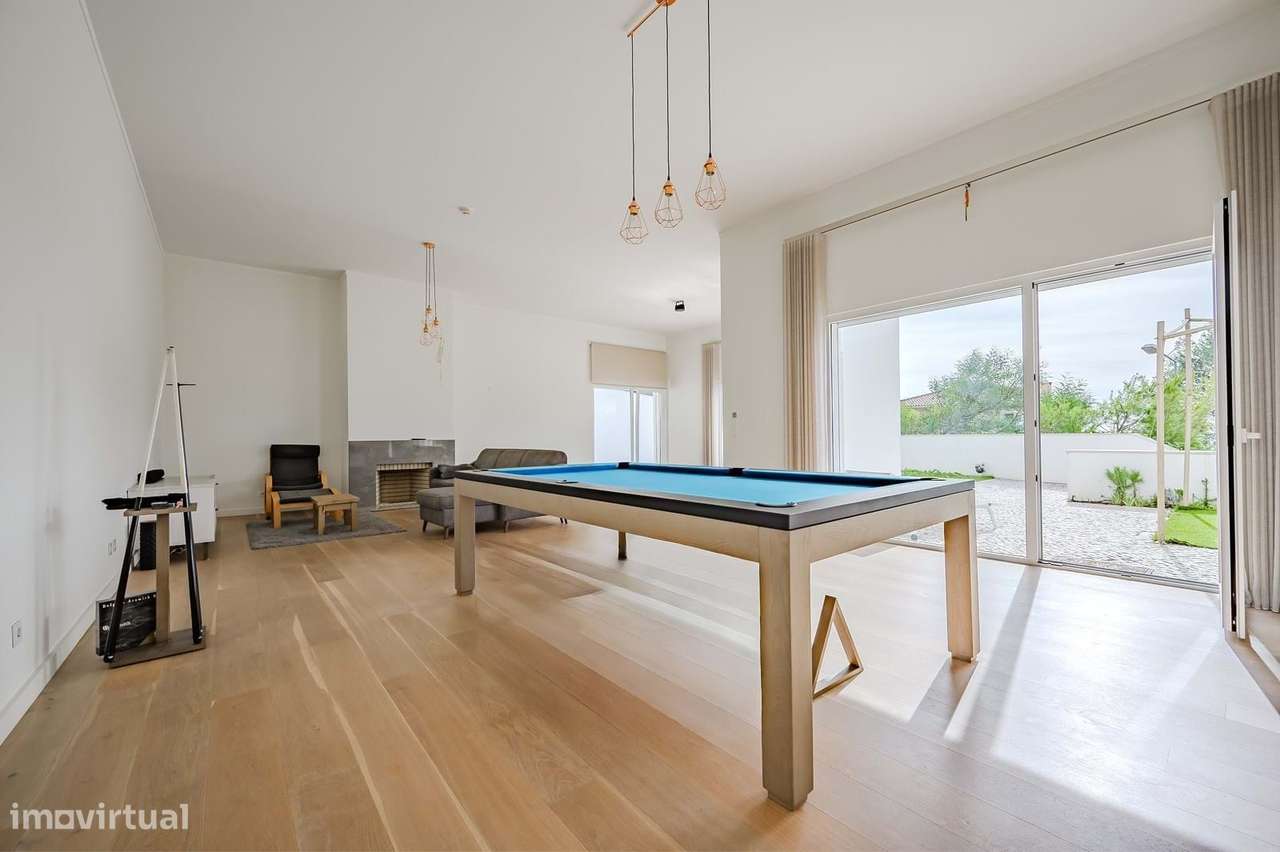 Moradia T4 com Piscina e Terraços Panorâmicos, Parede-10