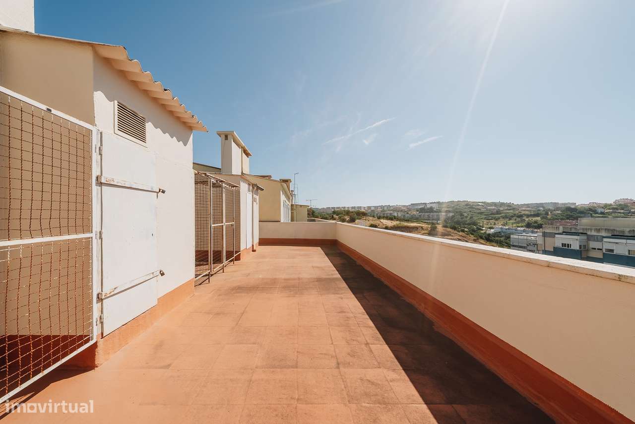 Apartamento T3 Totalmente Remodelado em Santa Clara | Varanda-14